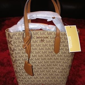 *SOLD* NWT Michael kors Sinclair crossbody purse